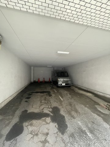 アンピール天神南の駐車場