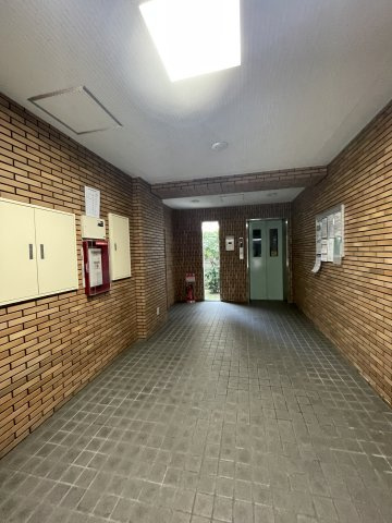 アンピール天神南のロビー