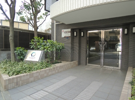 カスタリア新宿７丁目のエントランス