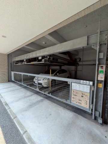 アレクサス イル・ビアンコの駐車場