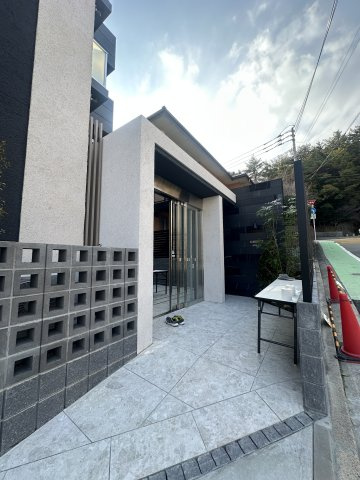 アルメノア西新のエントランス