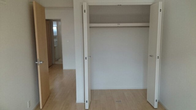 【内装】 | ラ・セゾン・クレール | 明るい色調の室内です