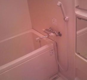 【浴室】 | ピースフルコート菊川 | 落ち着いた空間のお風呂です