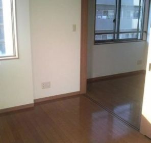 【内装】 | ピースフルコート菊川 | 明るい色調の室内です