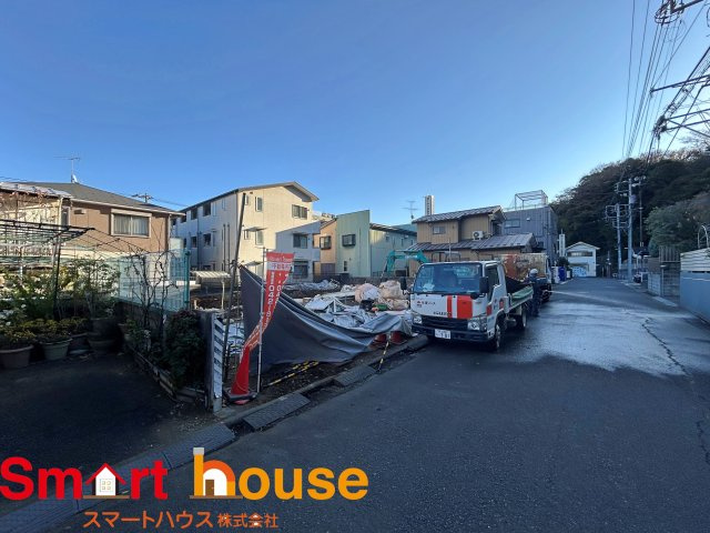 藤沢市大庭　建築条件無し売地　全3区画の前面道路含む現地写真