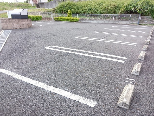 シャン・ドゥ・ムジカＣの駐車場