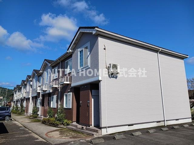 アーバン縄手Ｂの外観|コンビニやスーパーなどが徒歩すぐの場所にあります◎