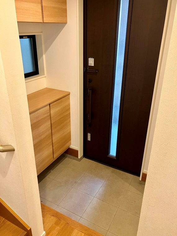 根岸戸建の玄関