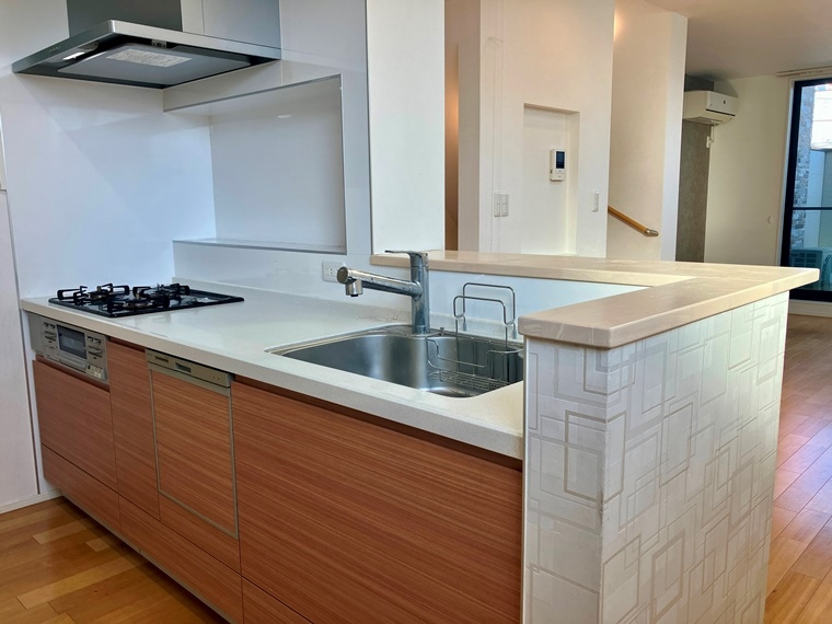 根岸戸建のキッチン