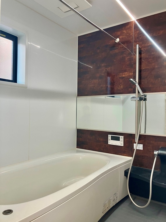 根岸戸建の浴室