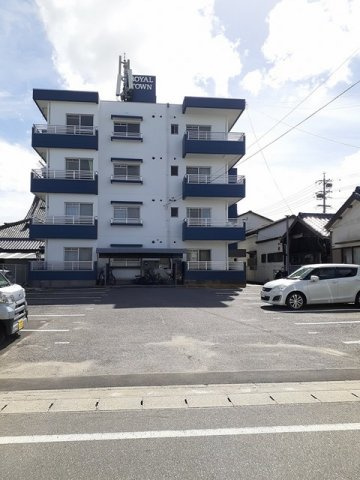 ロイヤルタウンの駐車場