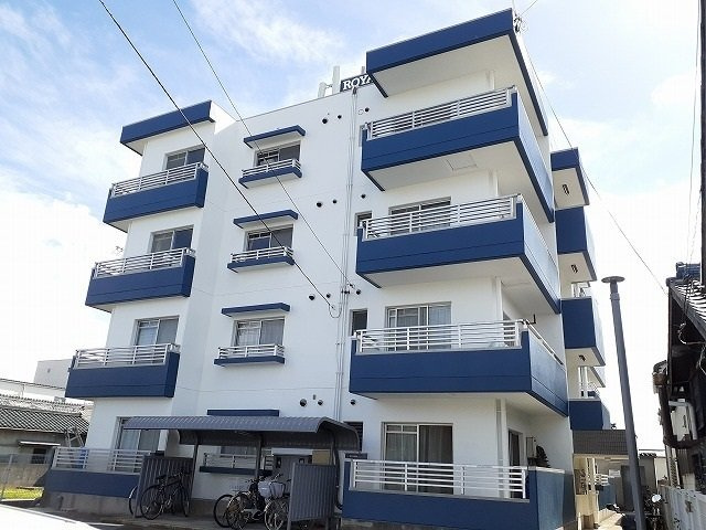 ロイヤルタウンの外観