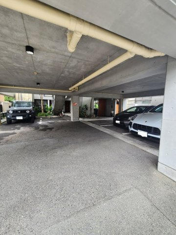 エオリアーナの駐車場