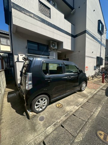 エクセリーヌ愛宕の駐車場