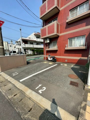 エクシードマンション室見の駐車場
