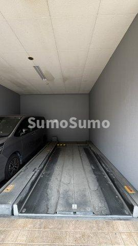 ウエストサイド箱崎の駐車場