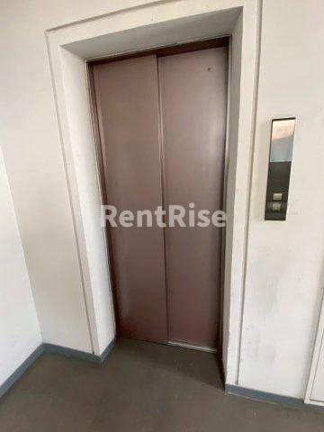 セジュール栄の玄関