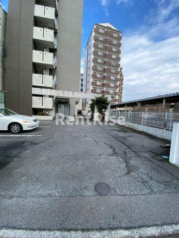 セジュール栄の駐車場