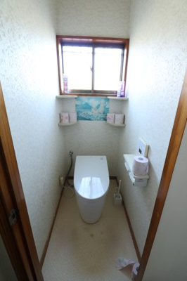 【トイレ】 | 筑西市茂田4LDK中古住宅 | ゆったりとした空間のトイレです