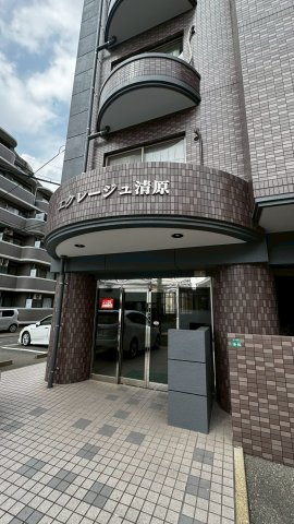 エクレージュ清原のエントランス