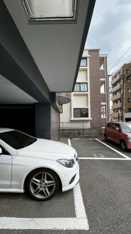 エクレージュ清原の駐車場