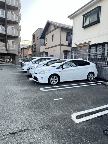 ヴィルヌーブ姪浜の駐車場