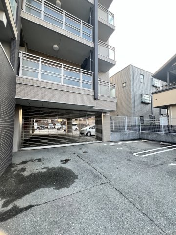 ヴィルヌーブ姪浜の駐車場