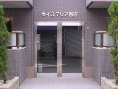 ウイステリア別府のエントランス