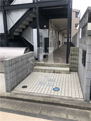 【エントランス】 | リブリ・エステラ | 清潔なエントランスです