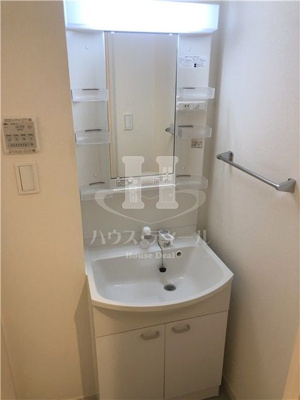 【独立洗面台】 | リブリ・エステラ | 独立洗面化粧台が付いています