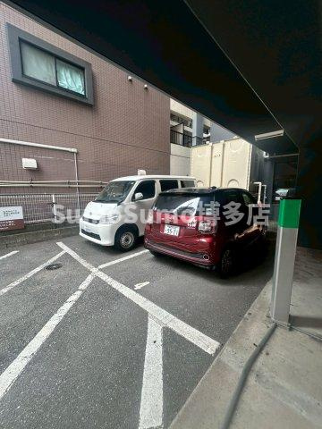 エストゥディオ平尾の駐車場|駐車スペースもあります