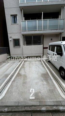 エル・ヴィータ平尾駅南 の駐車場|車をお持ちの方に嬉しい駐車場付きの物件です