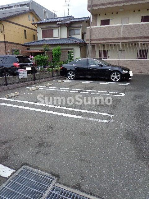 エバー　グリーンの駐車場