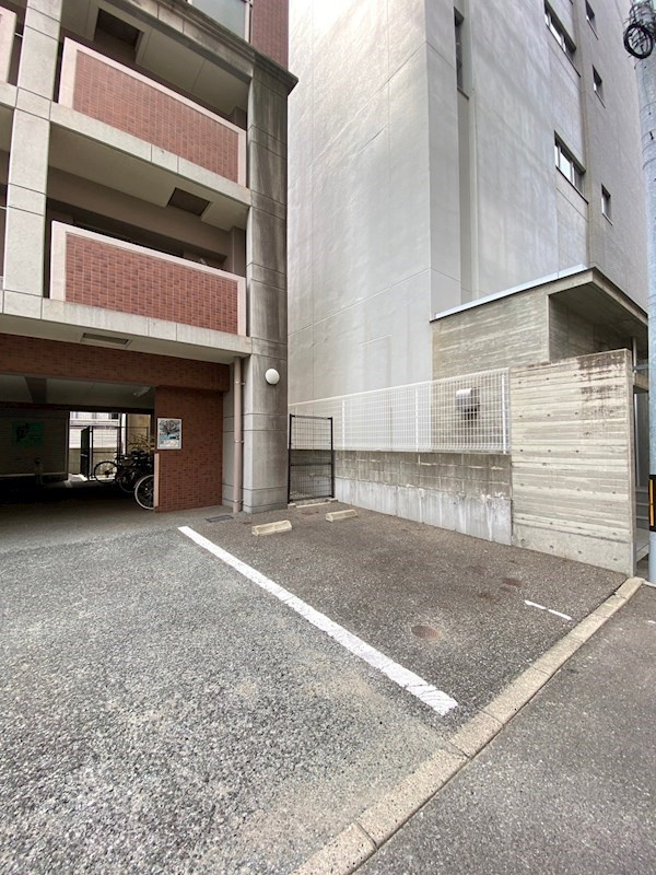 エミリエ大濠の駐車場