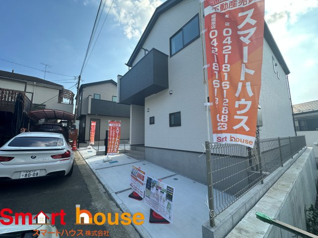 相模原市中央区宮下本町　新築３棟の外観|外壁が周囲の街並みと青空に生えるお洒落な仕上がり！周囲には高い建物のないエリア。青い空が大きく感じますね。