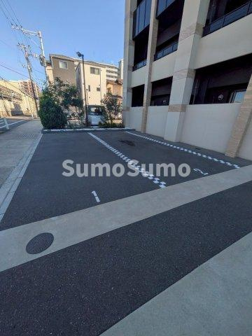エルグランド吉塚の駐車場