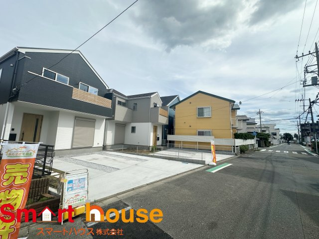 相模原市南区麻溝台　全2棟の前面道路含む現地写真|お住まいの前面道路が広いと駐車が楽になり、陽当たりも遮られないので明るく居心地の良いお家になります♪