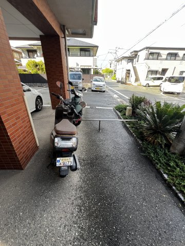 エスポワールの駐車場