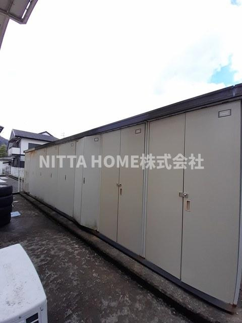 ニアパークＡの展望|物置はスタットレスタイヤの収納に助かります◎