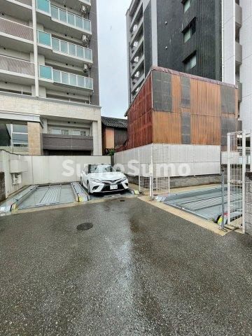 エステムプラザ福岡県庁前ネオシスの駐車場