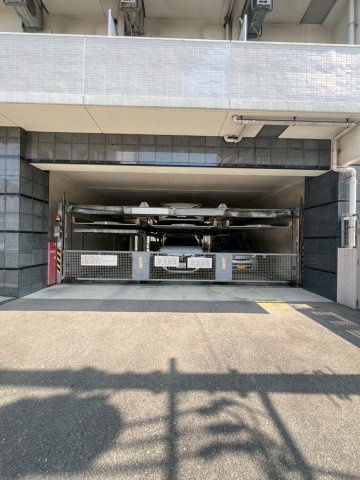 エステムプラザ天神EASTプレミアムタワーの駐車場