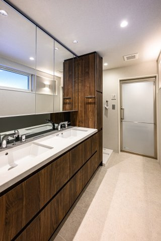 【独立洗面台】 | 目黒区洗足＿新築戸建て | 2ボウルのため忙しい朝でも混まず身支度出来ます♪