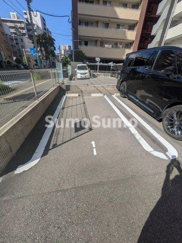 エミナール野間の駐車場