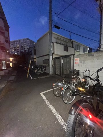 エスポワール中目黒の駐車場