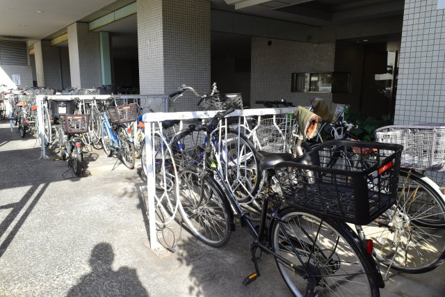 多摩市関戸１丁目の中古マンションの駐輪場