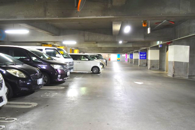 多摩市関戸１丁目の中古マンションの駐車場