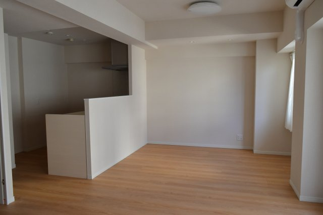 多摩市関戸１丁目の中古マンションの居間・リビング