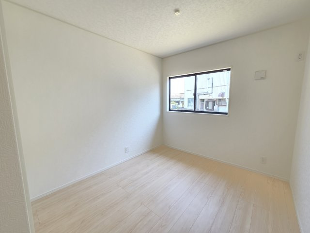 新築　桐生市広沢町第19　2号棟　Cradle Gardenの洋室|現地写真　全居室収納付きなのでお部屋が片付きますね！