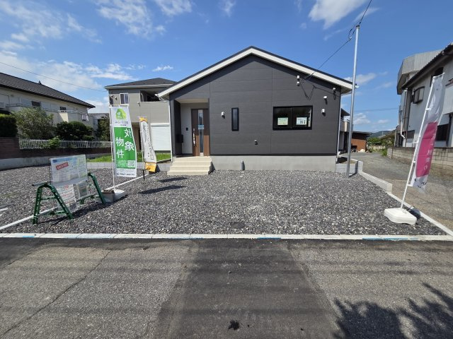 新築　桐生市広沢町第19　2号棟　Cradle Gardenの駐車場|現地写真　駐車は建物南西側に並列3台（普通車2台+軽自動車1台）可能です！