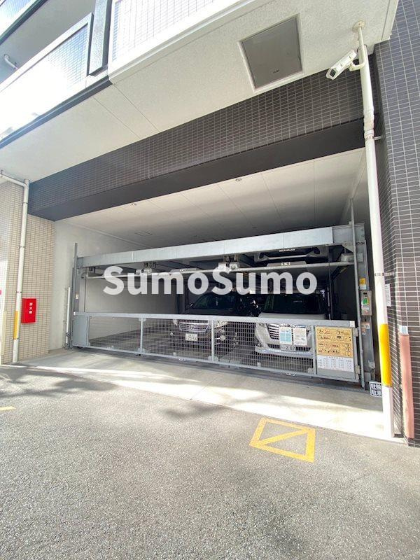 エンクレスト博多Reyの駐車場